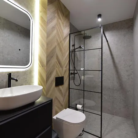 Wierchy 21b By Awapartaments شقة